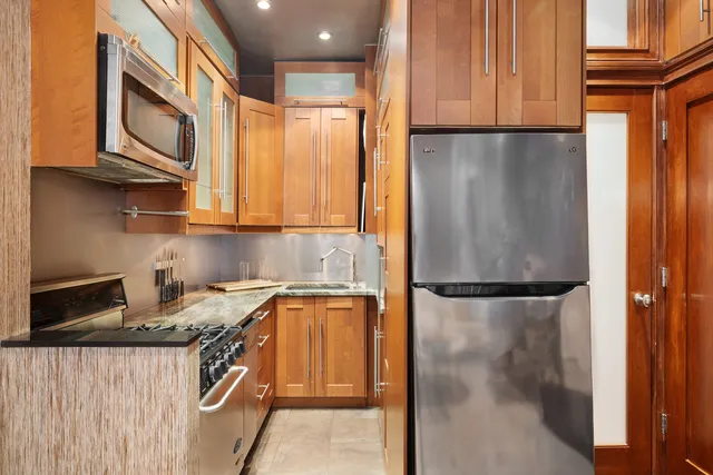 $399,000 | 454 West 50th Street, Unit 2F | Hell's Kitchen