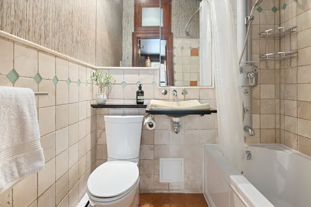 $399,000 | 454 West 50th Street, Unit 2F | Hell's Kitchen