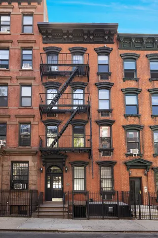 $399,000 | 454 West 50th Street, Unit 2F | Hell's Kitchen