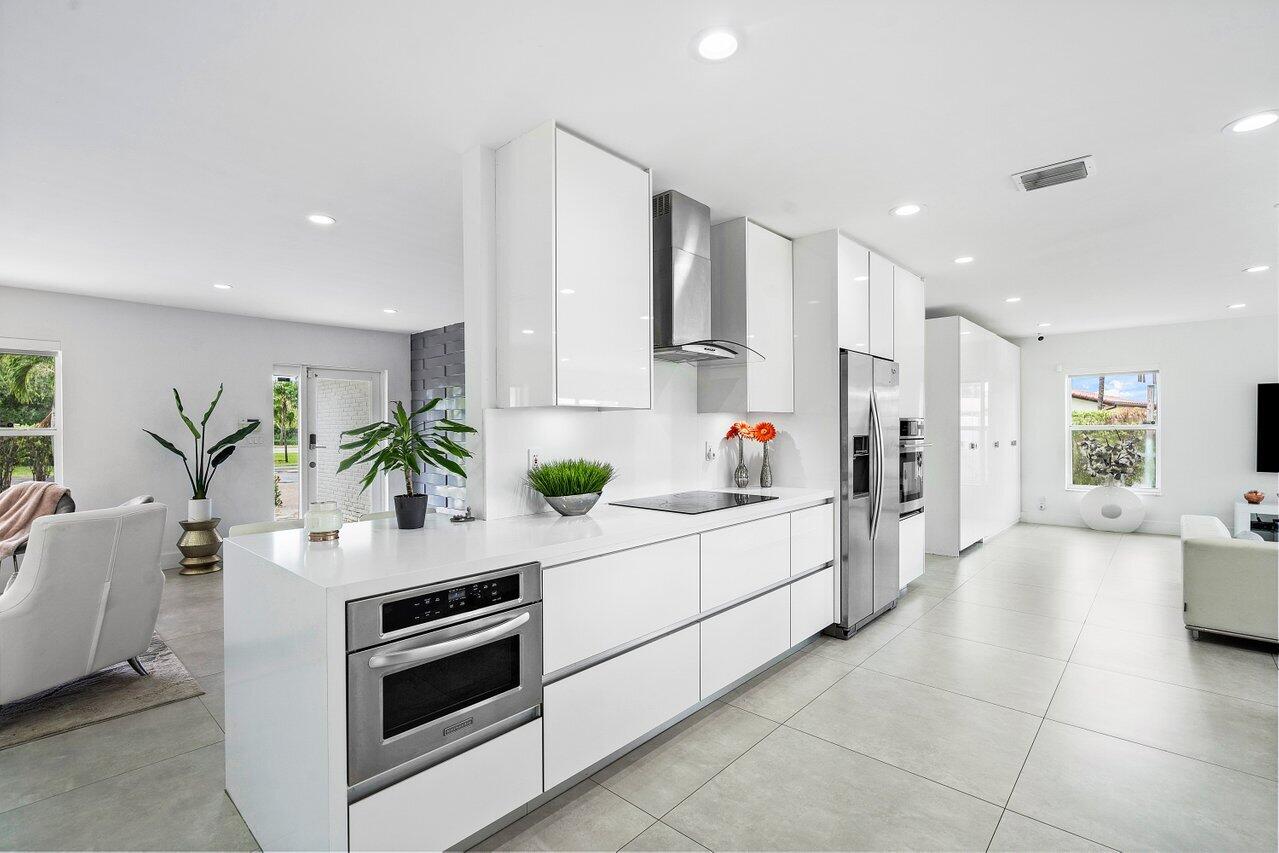 1049 West Palmetto Park Road Boca Raton, FL 33486 - Photo 13 of 33 Kitchen