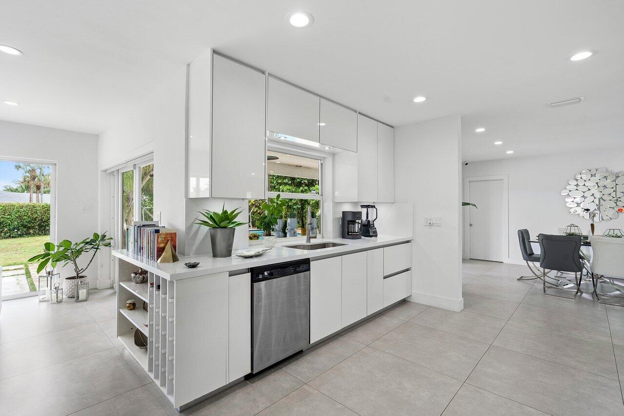1049 West Palmetto Park Road Boca Raton, FL 33486 - Photo 15 of 33 Kitchen