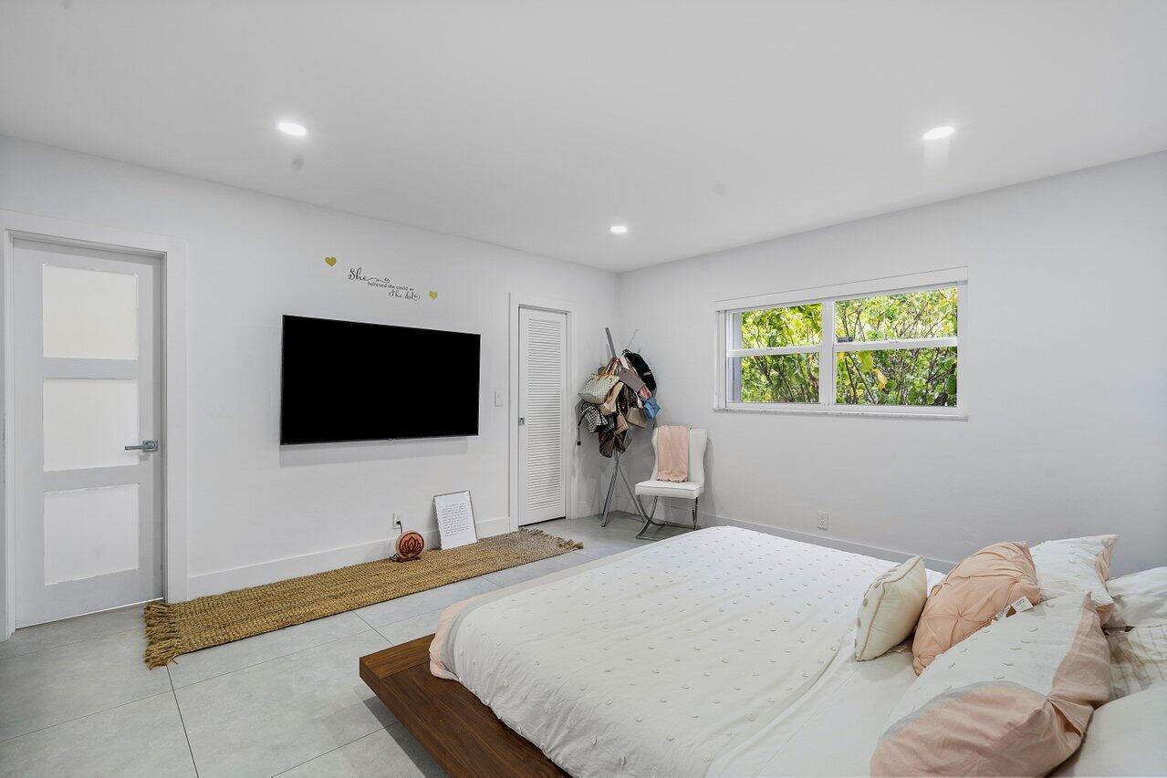 1049 West Palmetto Park Road Boca Raton, FL 33486 - Photo 17 of 33 Master Bedroom