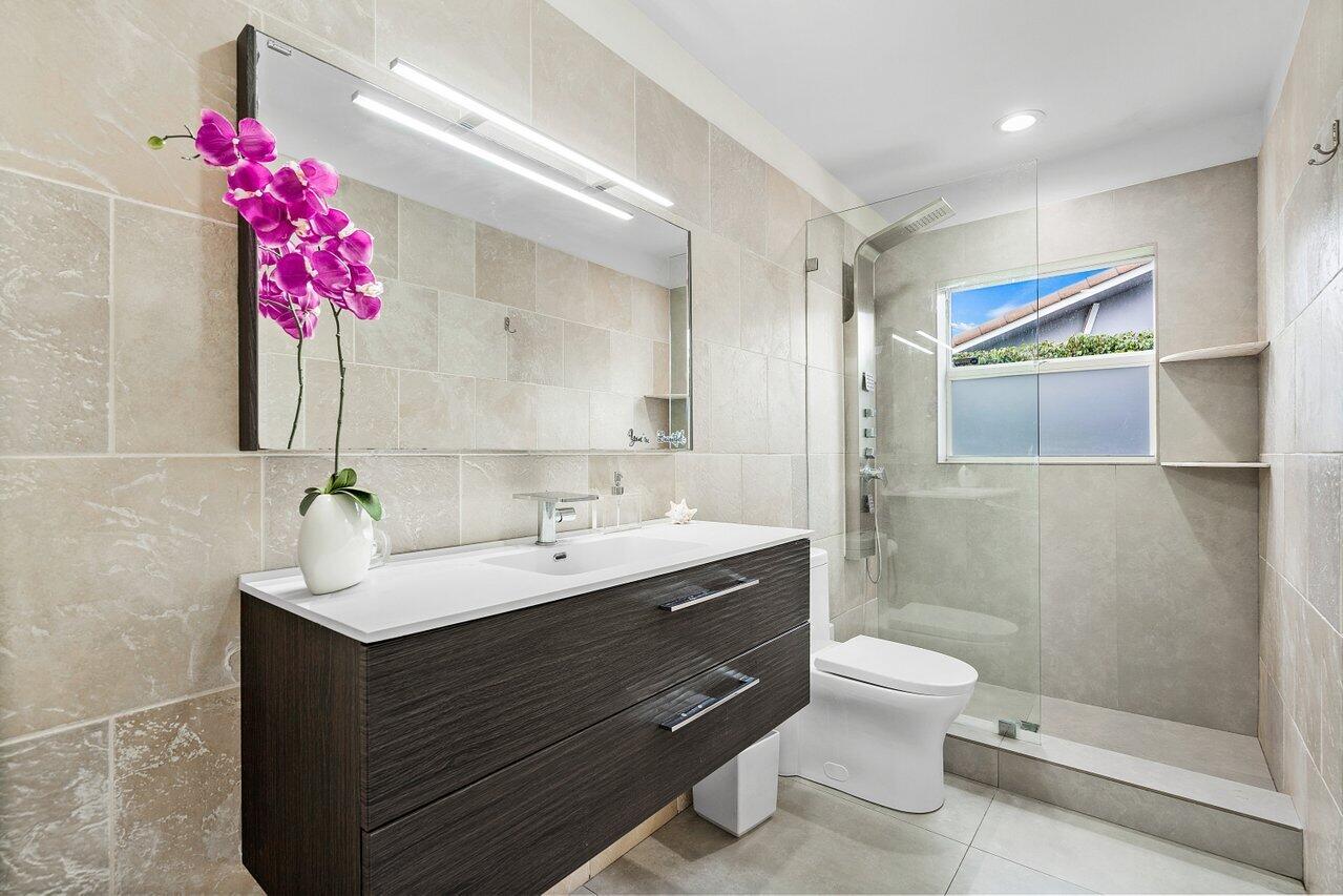 1049 West Palmetto Park Road Boca Raton, FL 33486 - Photo 18 of 33 Master Bathroom