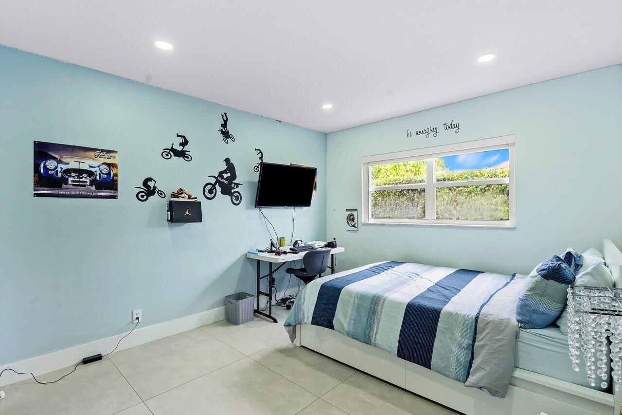 1049 West Palmetto Park Road Boca Raton, FL 33486 - Photo 20 of 33 Bedroom 2