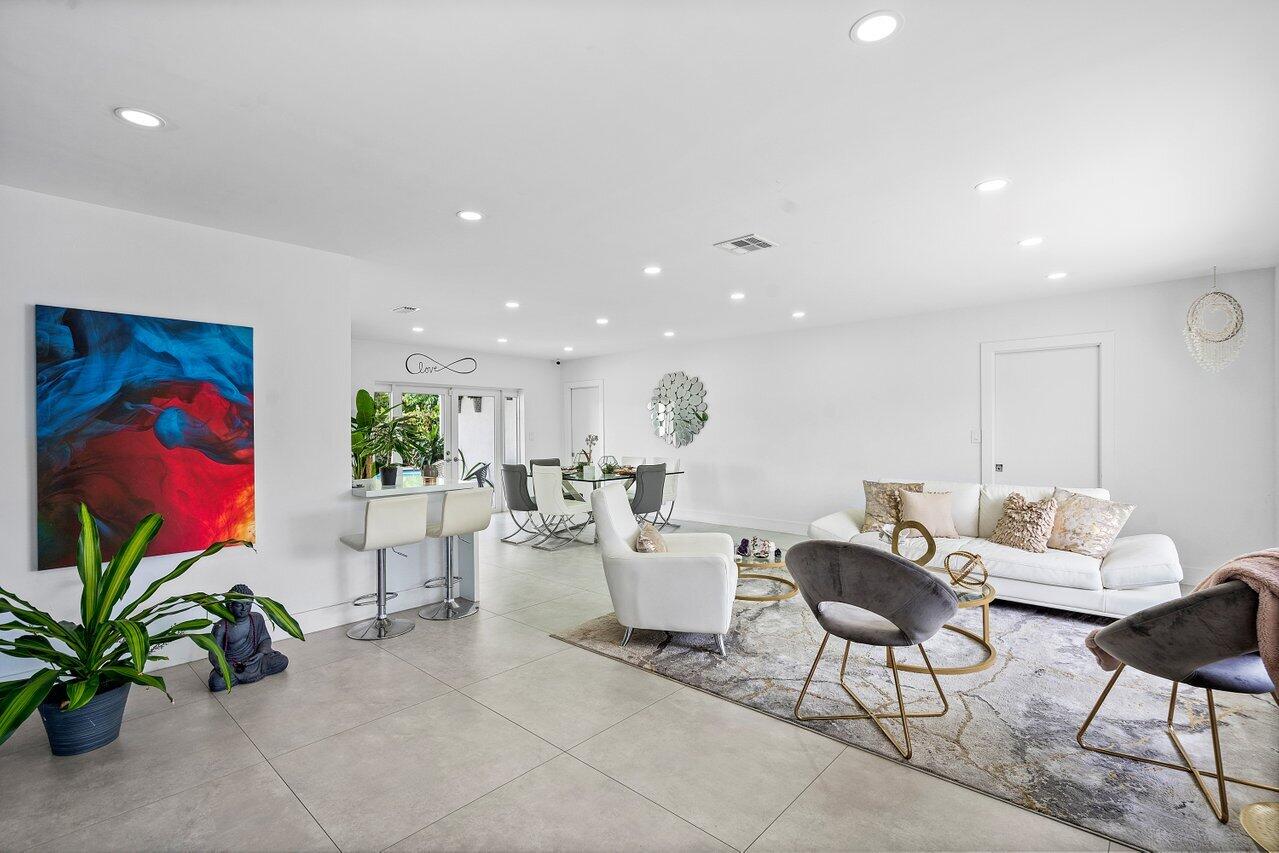1049 West Palmetto Park Road Boca Raton, FL 33486 - Photo 9 of 33 Family Room
