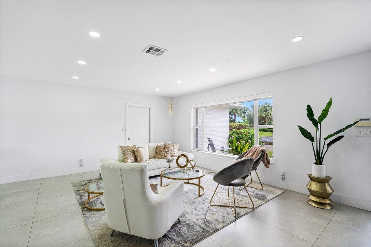 1049 West Palmetto Park Road Boca Raton, FL 33486 - Photo 10 of 33 Family Room