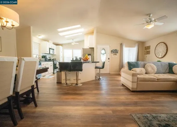 $299,999 | 315 Vía Valencia, Pacheco, CA 94553