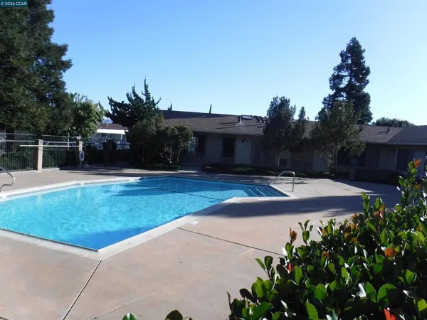 $299,999 | 315 Vía Valencia, Pacheco, CA 94553