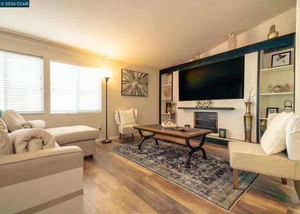 $299,999 | 315 Vía Valencia, Pacheco, CA 94553