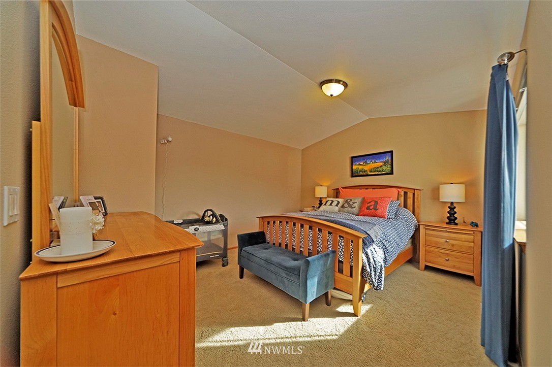 18883 108th Lane Southeast Renton, WA 98055 - Photo 14 of 24 Gallery Image 14