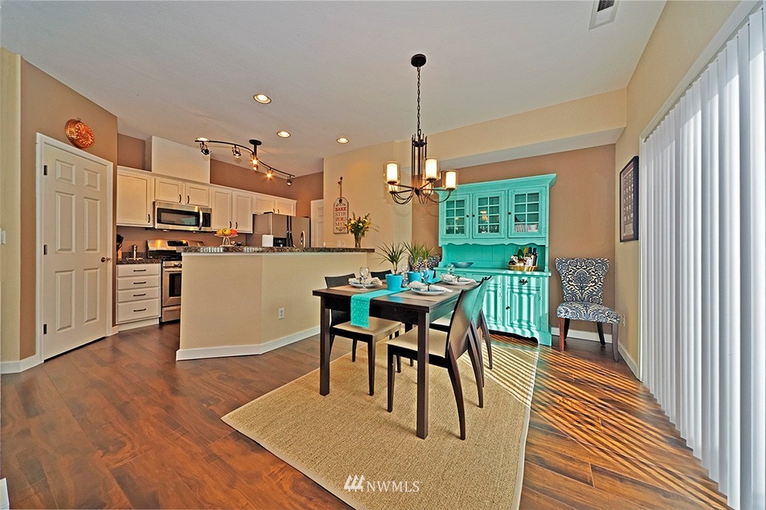 18883 108th Lane Southeast Renton, WA 98055 - Photo 4 of 24 Gallery Image 4
