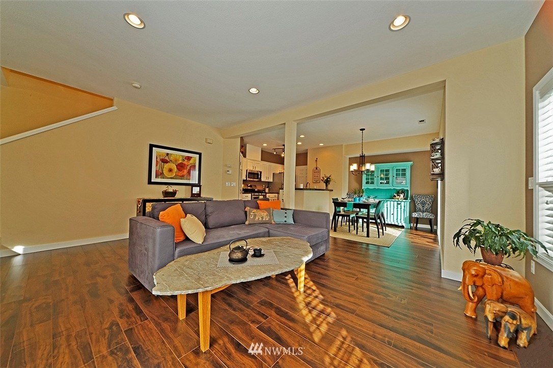 18883 108th Lane Southeast Renton, WA 98055 - Photo 7 of 24 Gallery Image 7