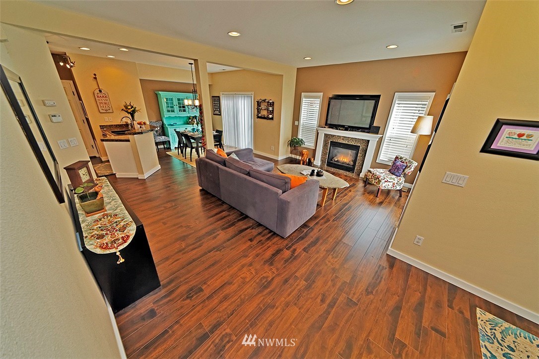 18883 108th Lane Southeast Renton, WA 98055 - Photo 8 of 24 Gallery Image 8