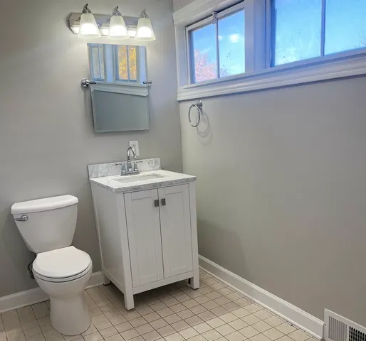 $2,600 | 805 South Norbury Avenue, Lombard, IL 60148