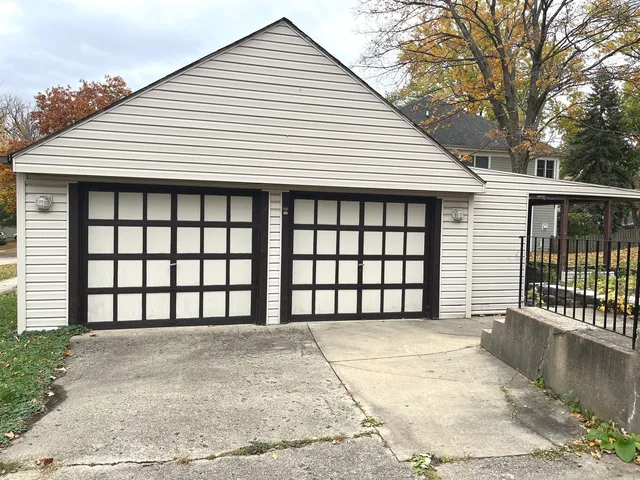 $2,600 | 805 South Norbury Avenue, Lombard, IL 60148