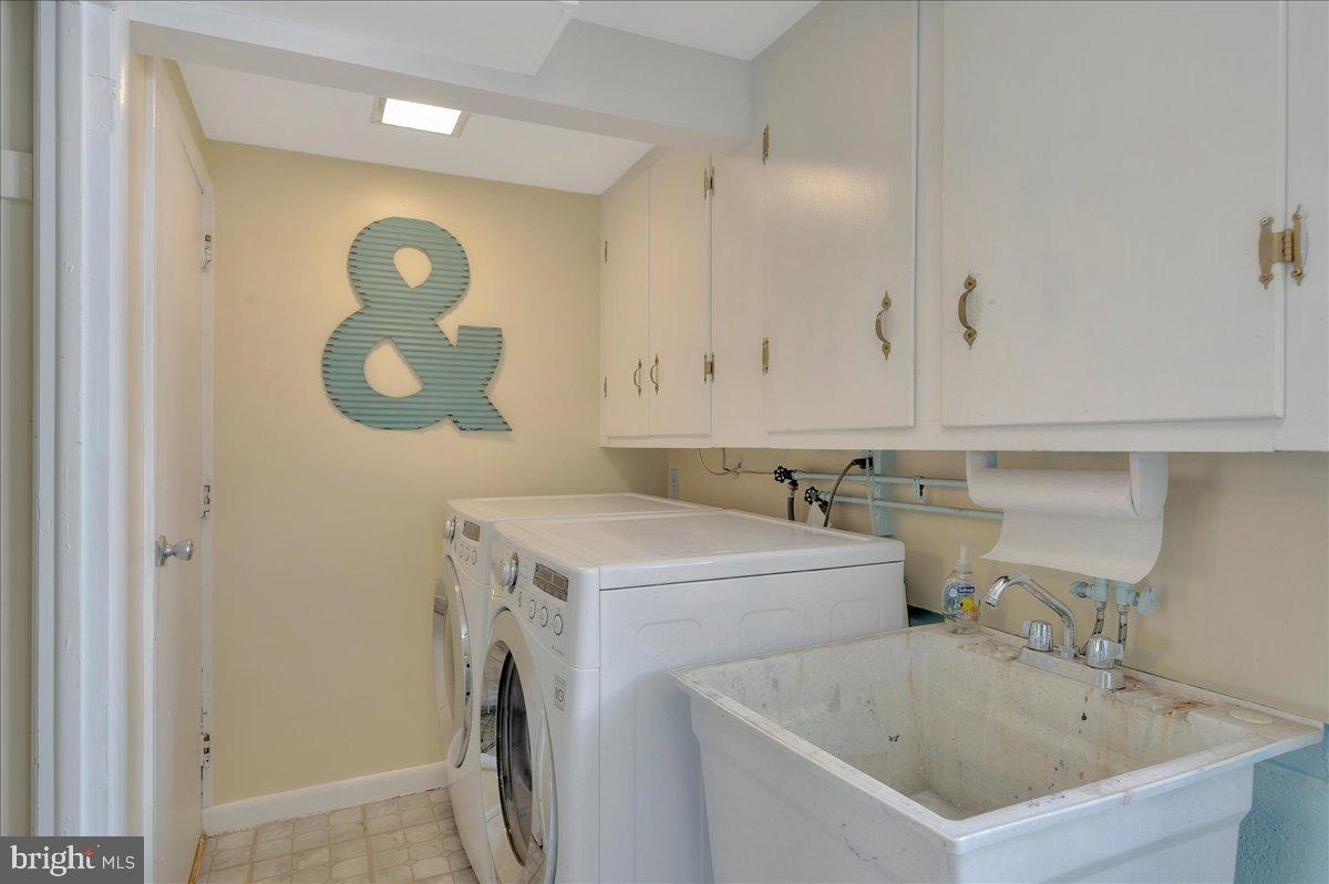 1017 Crestover Road Wilmington, DE 19803 - Photo 22 of 45 Laundry - cabinetry, sink closet & garage access