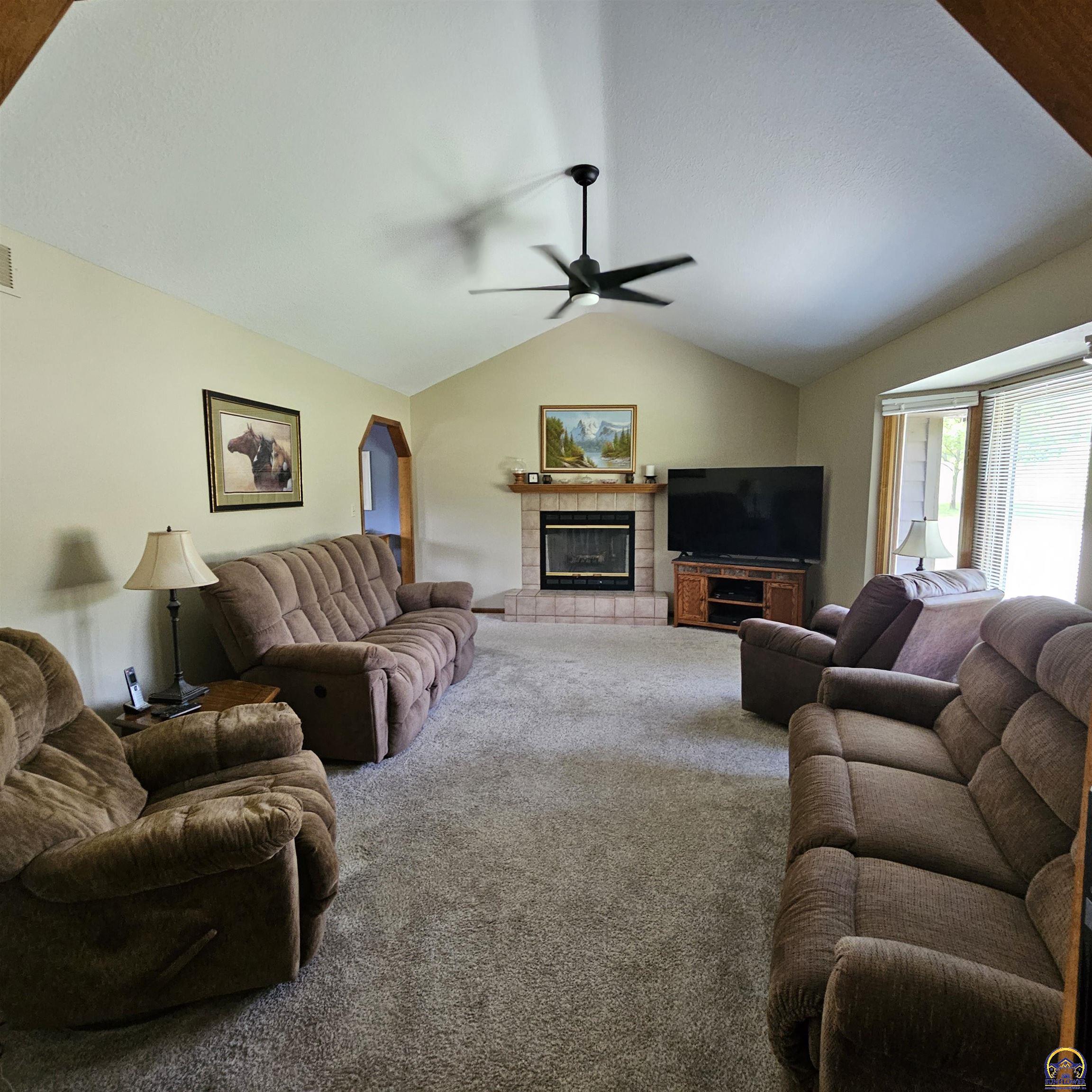5334 Northwest Rochester Road Topeka, KS 66617 - Photo 3 of 21