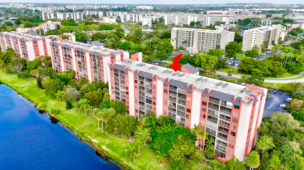 a view of a multi story building