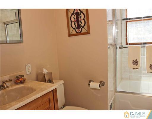24 Agate Road East Brunswick, NJ 08816 - Photo 14 of 25 Gallery Image 14