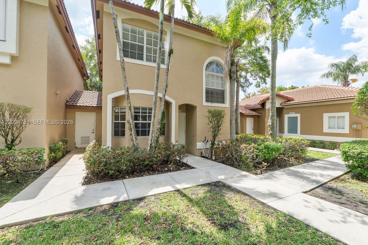 16035 Emerald Cove Road Weston, FL 33331 - Photo 3 of 36
