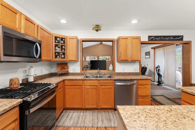 $349,900 | 1713 East Howard Drive, Edgerton, WI 53534