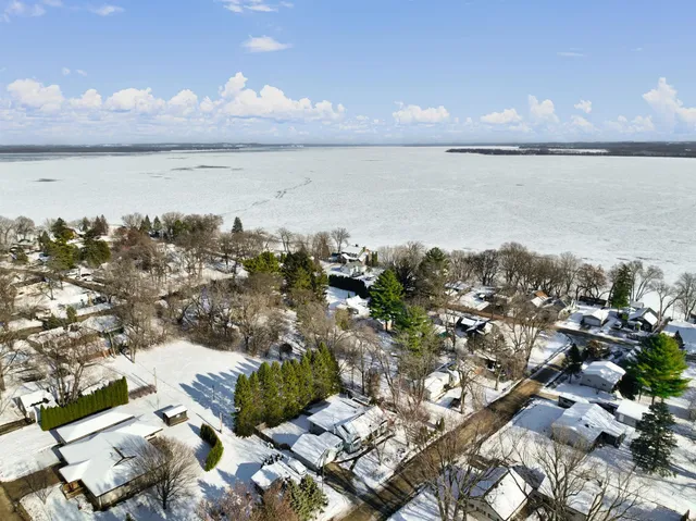 $349,900 | 1713 East Howard Drive, Edgerton, WI 53534