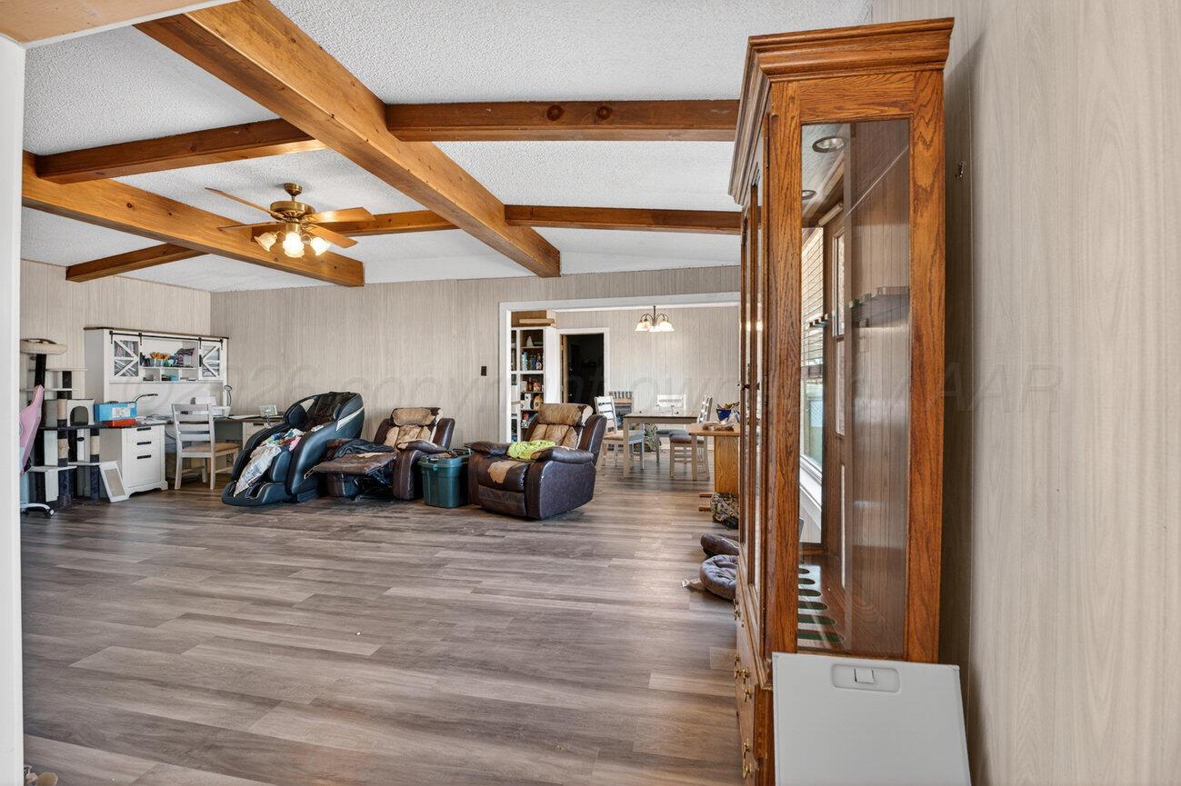 693 County Road 24 Muleshoe, TX 79347 - Photo 8 of 98 Living Area