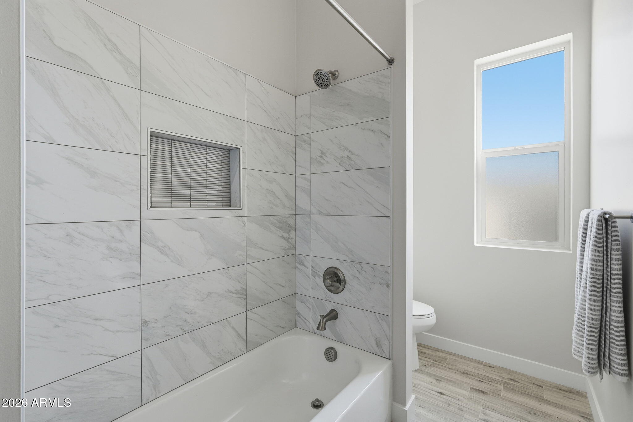 23131 West Skinner Road Wittmann, AZ 85361 - Photo 38 of 48 a bathroom with a bathtub