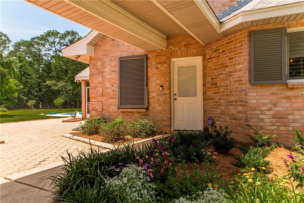 6 Rene Court Mandeville, LA 70471 - Photo 3 of 59