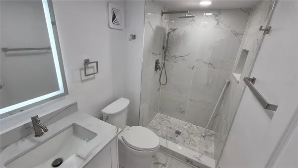 $1,800 | 3815 North Oak Drive, Unit G11, Tampa, FL 33611