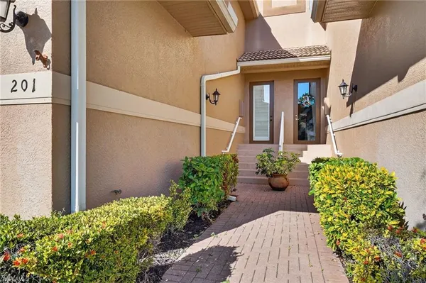 $600,000 | 3913 Forest Glen Boulevard, Unit 201, Naples, FL 34114