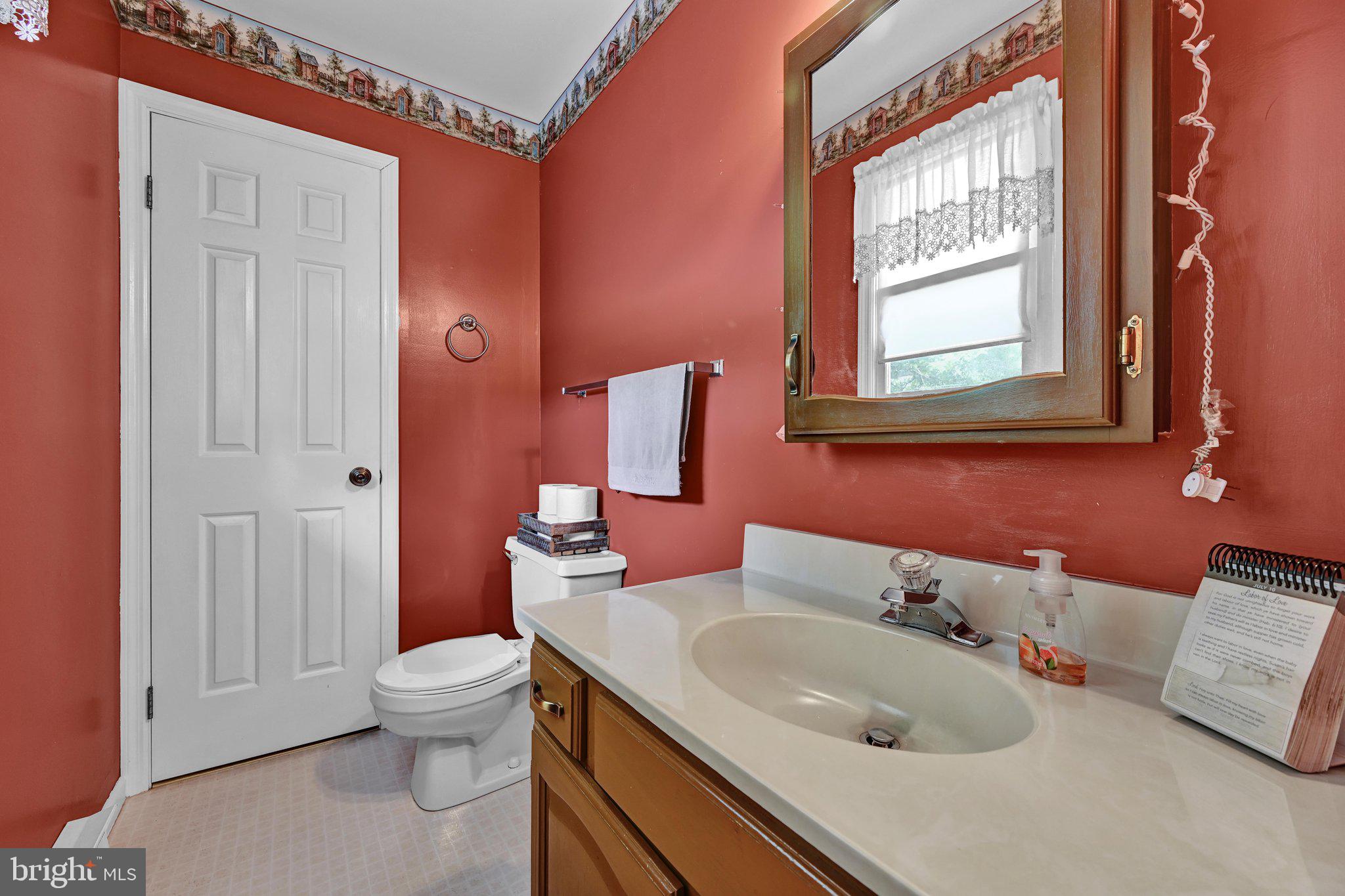 75 Hickory Road Denver, PA 17517 - Photo 27 of 50 Bathroom