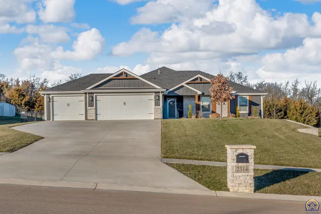 $399,900 | 2314 Northwest 49th Terrace, Topeka, KS 66618