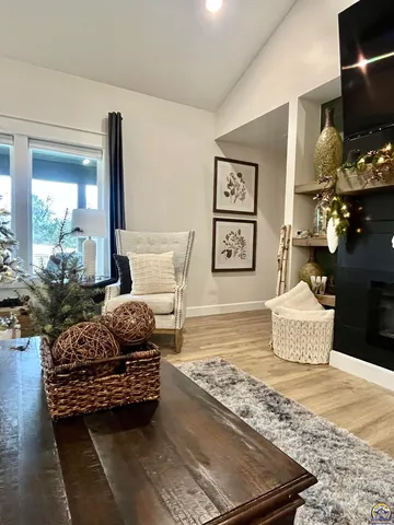 $399,900 | 2314 Northwest 49th Terrace, Topeka, KS 66618