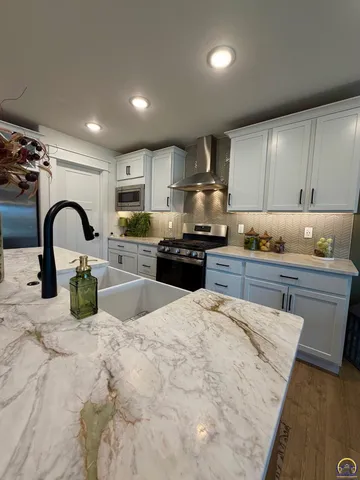 $399,900 | 2314 Northwest 49th Terrace, Topeka, KS 66618