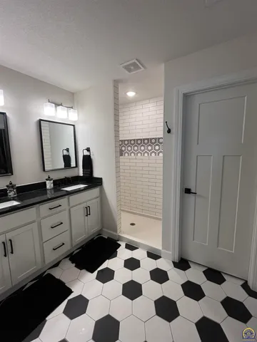 $399,900 | 2314 Northwest 49th Terrace, Topeka, KS 66618