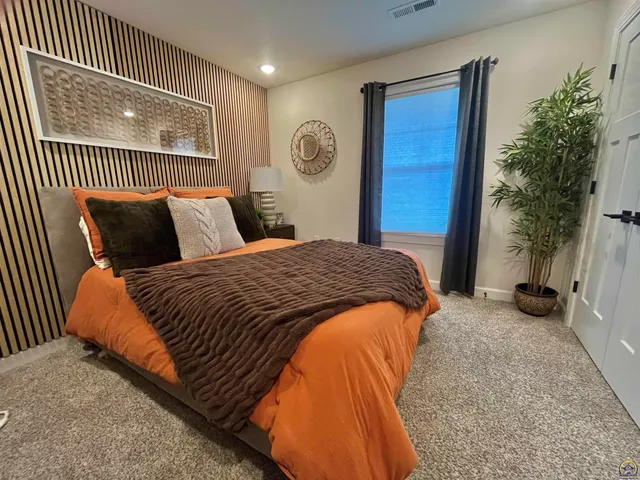 $399,900 | 2314 Northwest 49th Terrace, Topeka, KS 66618