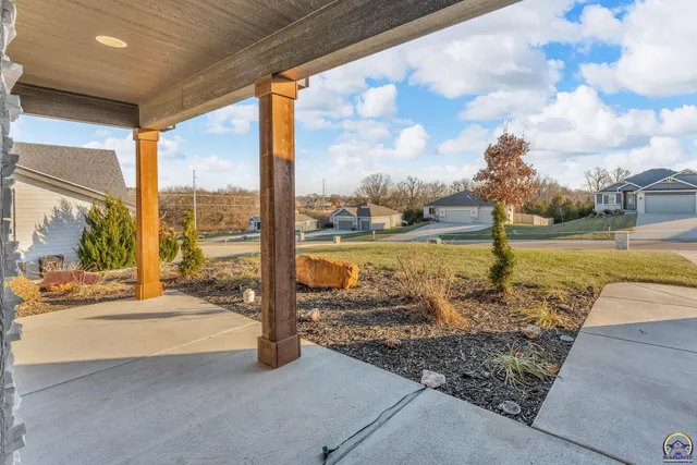 $399,900 | 2314 Northwest 49th Terrace, Topeka, KS 66618