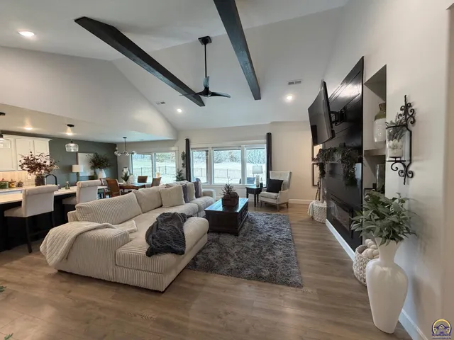 $399,900 | 2314 Northwest 49th Terrace, Topeka, KS 66618