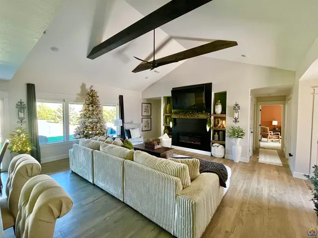 $399,900 | 2314 Northwest 49th Terrace, Topeka, KS 66618