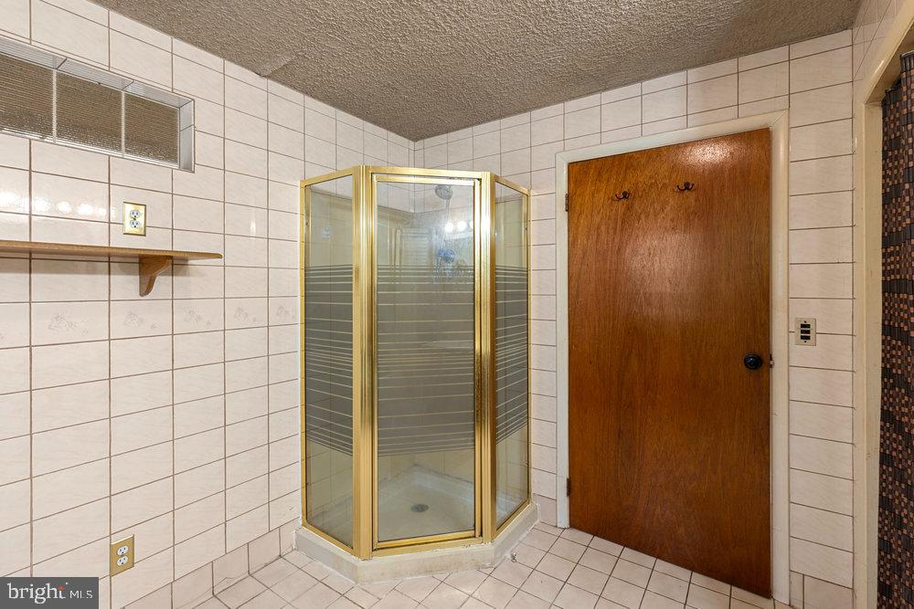 367 Bridge Valley Road Pequea, PA 17565 - Photo 21 of 51 a bathroom with a shower