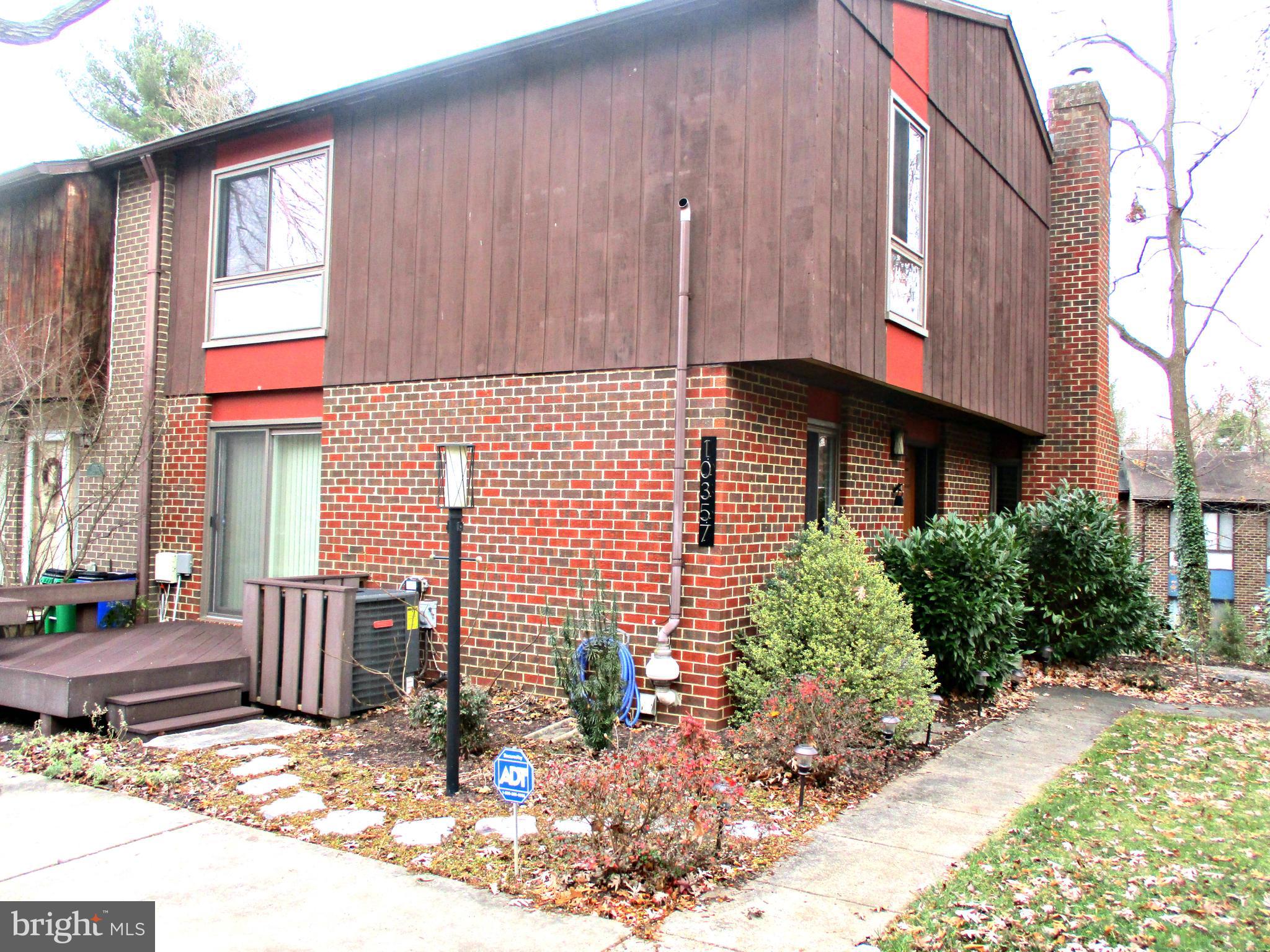 a view of a entrance of the building