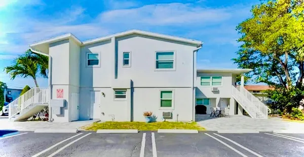 $2,200 | 906 North Riverside Drive, Unit 19, Pompano Beach, FL 33062