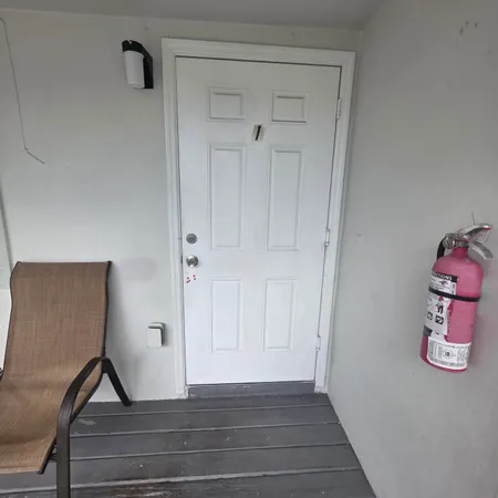 $2,200 | 906 North Riverside Drive, Unit 19, Pompano Beach, FL 33062