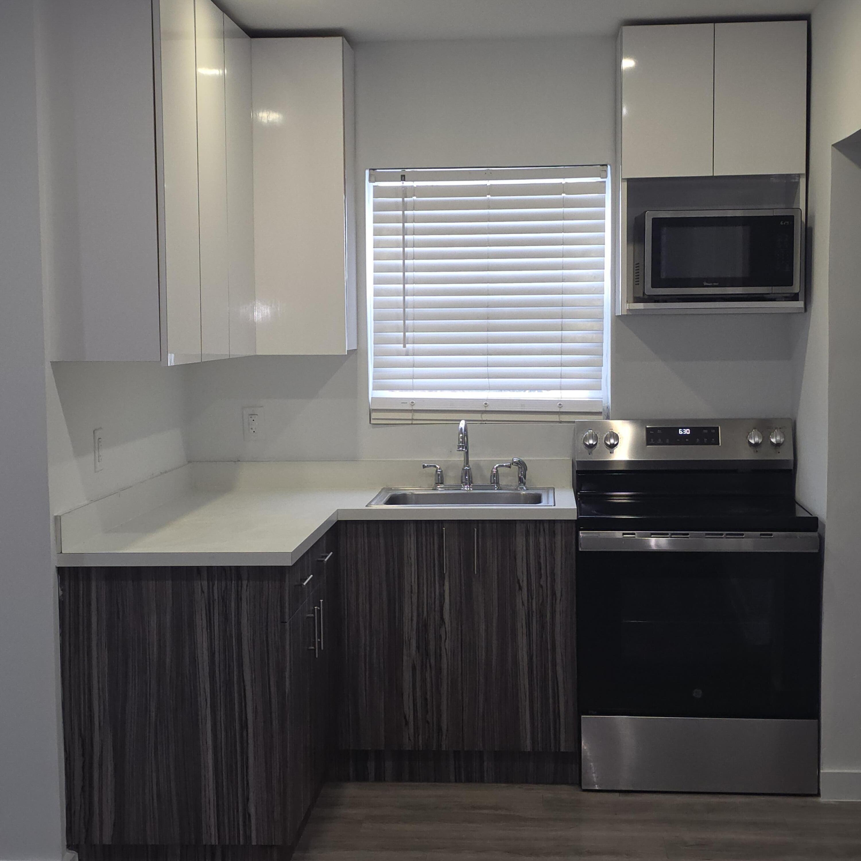 906 North Riverside Drive, Unit 19 Pompano Beach, FL 33062 - Photo 4 of 20 Kitchen