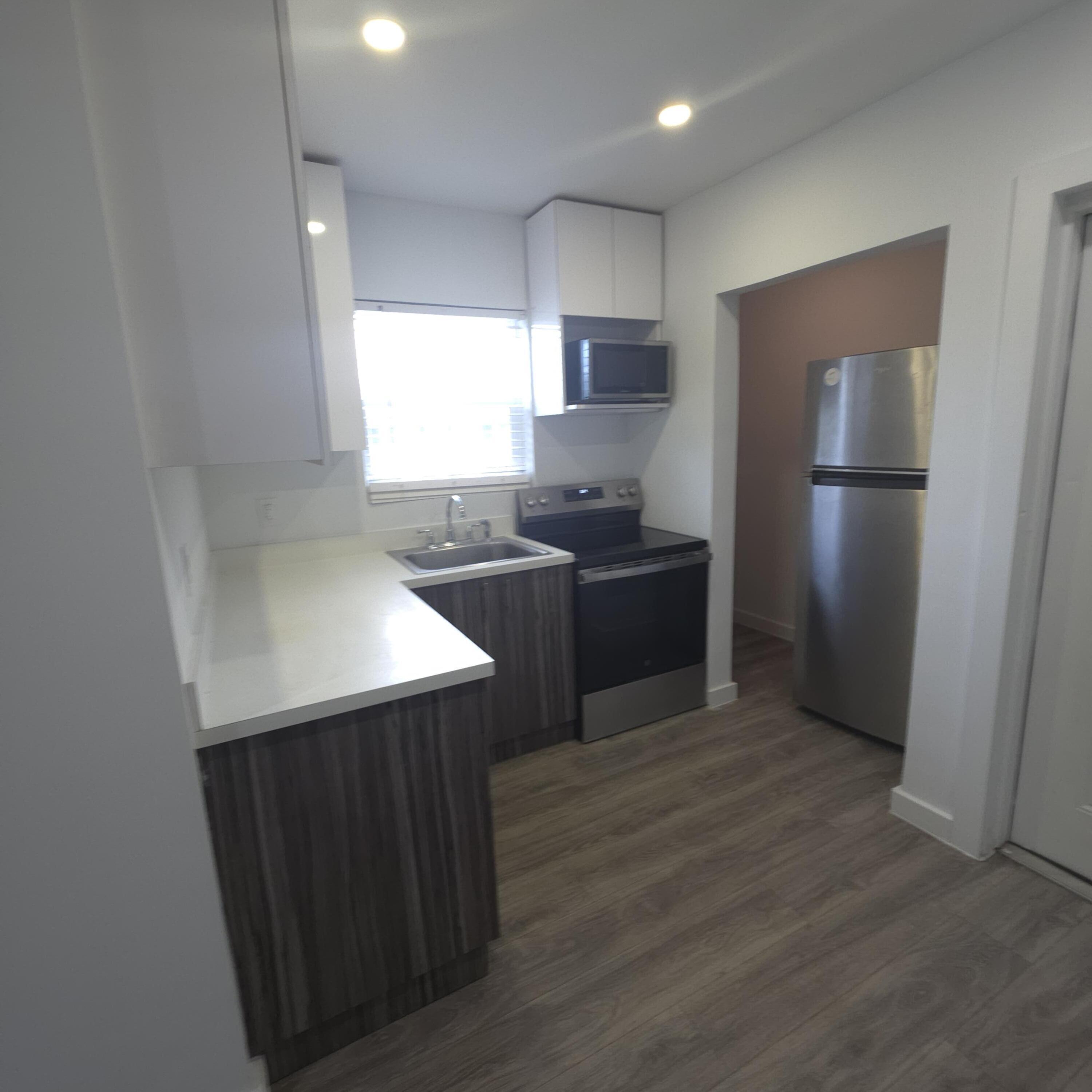 906 North Riverside Drive, Unit 19 Pompano Beach, FL 33062 - Photo 5 of 20 Kitchen area