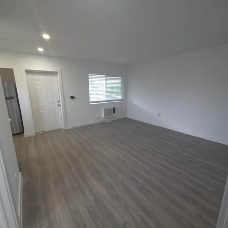 $2,200 | 906 North Riverside Drive, Unit 19, Pompano Beach, FL 33062