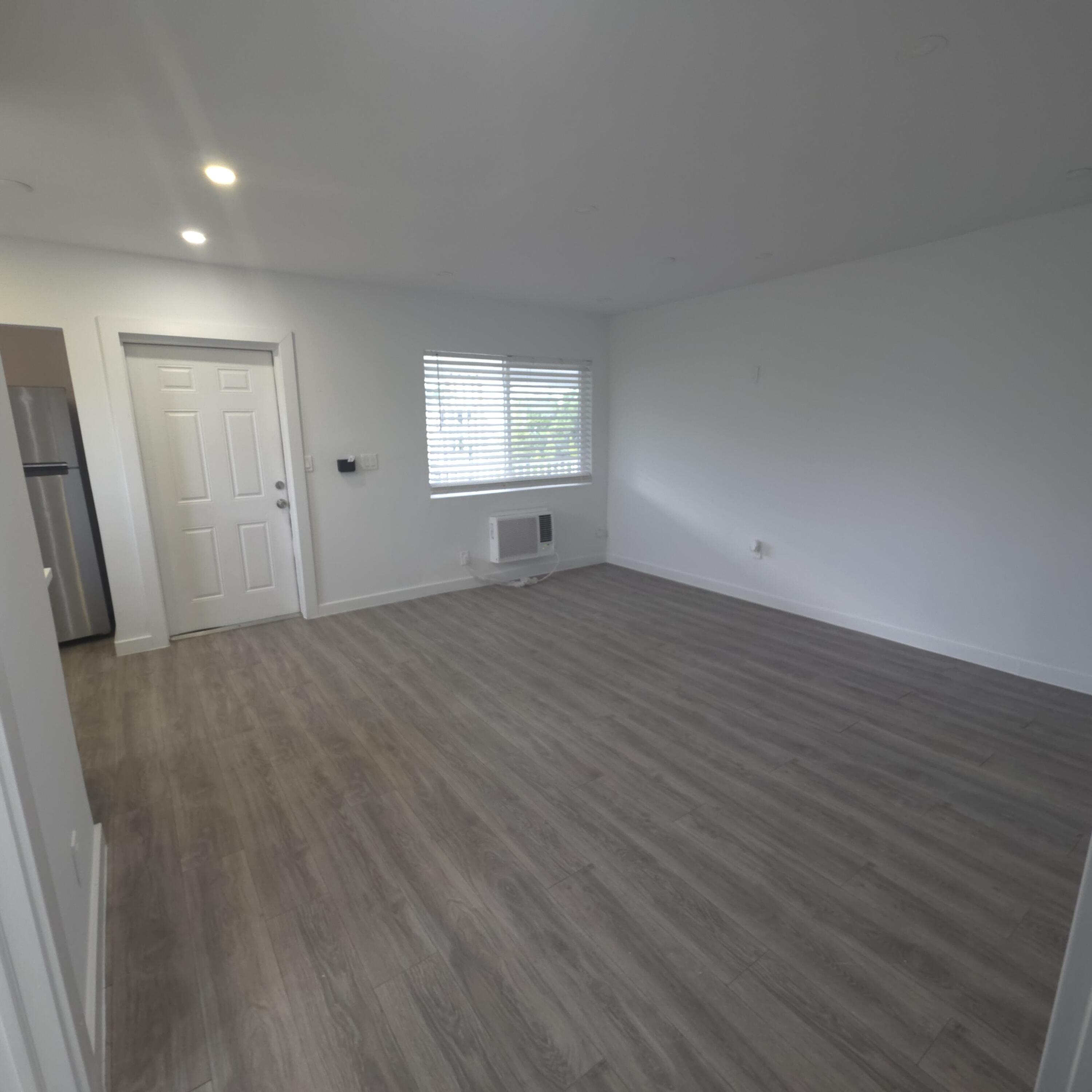 906 North Riverside Drive, Unit 19 Pompano Beach, FL 33062 - Photo 8 of 20 Spacious Living Room Angle 2