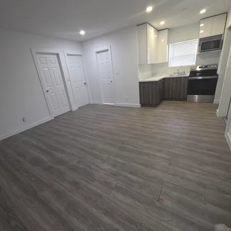 a street sign on a street in front of building