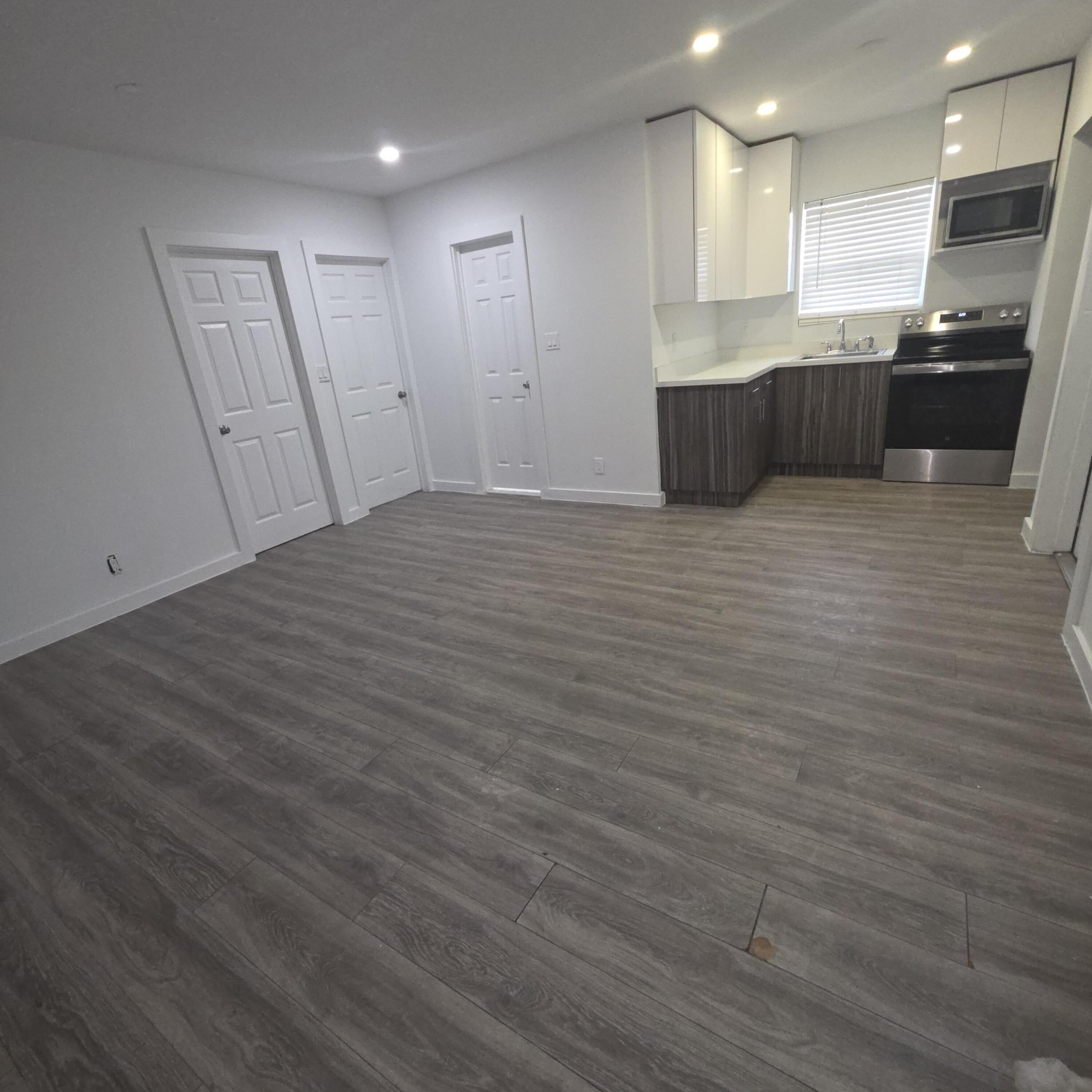 906 North Riverside Drive, Unit 19 Pompano Beach, FL 33062 - Photo 10 of 20 Spacious Living Room Angle 3